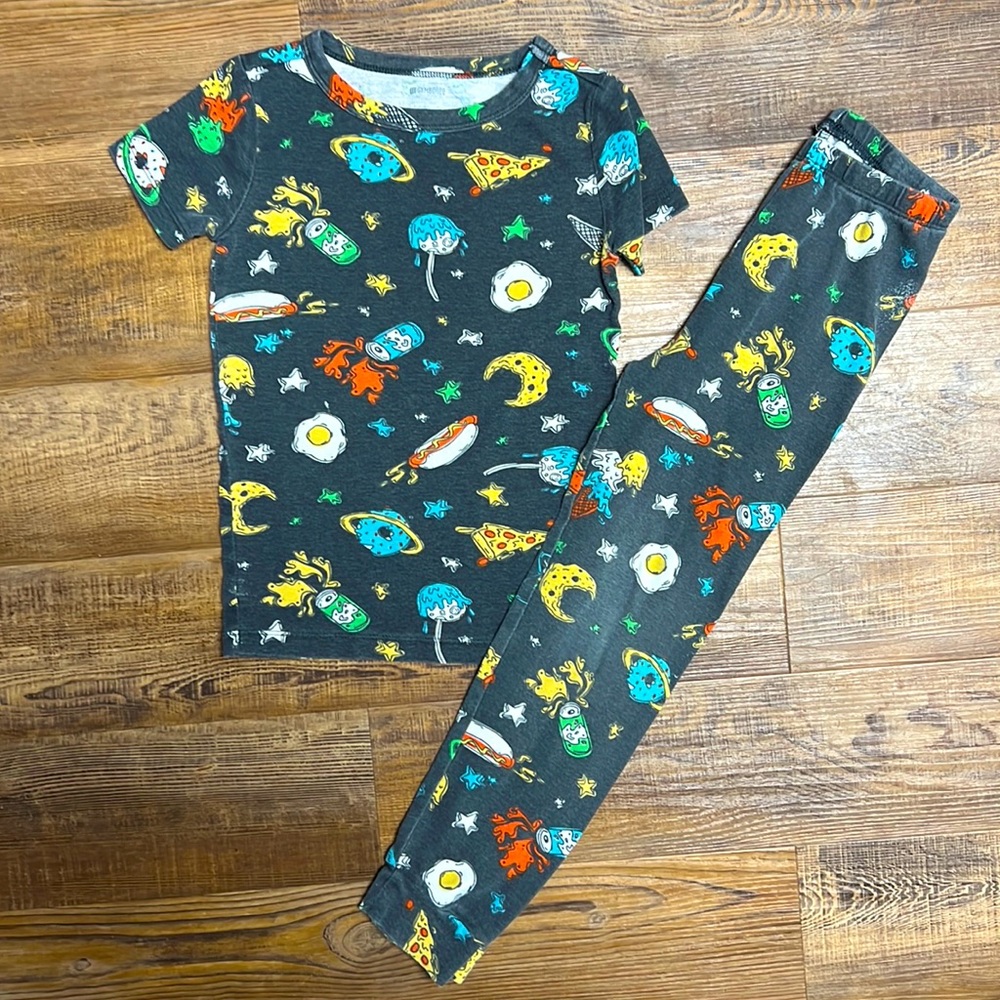 Boys size 6 pajamas